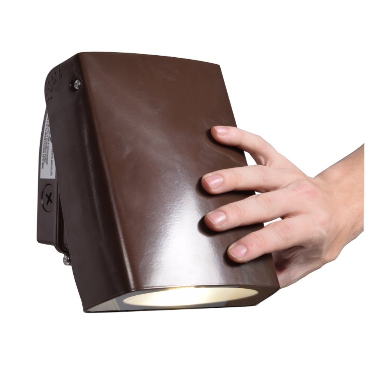 Foto para 30w Adapt SSL 80CRI LED Bronze Wet Location Ajustable Wall Pack 100-277V (OA HT 7.25) (CAN 4.75")
