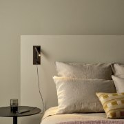 Foto para Fuse 3 Bronze USB-A LED Wall Reading Light