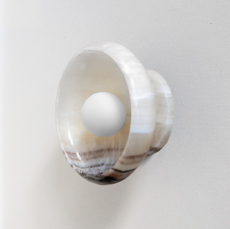 Foto para 10" Piedra Tala B+W Onyx Brushed Brass 1-Light Sconce